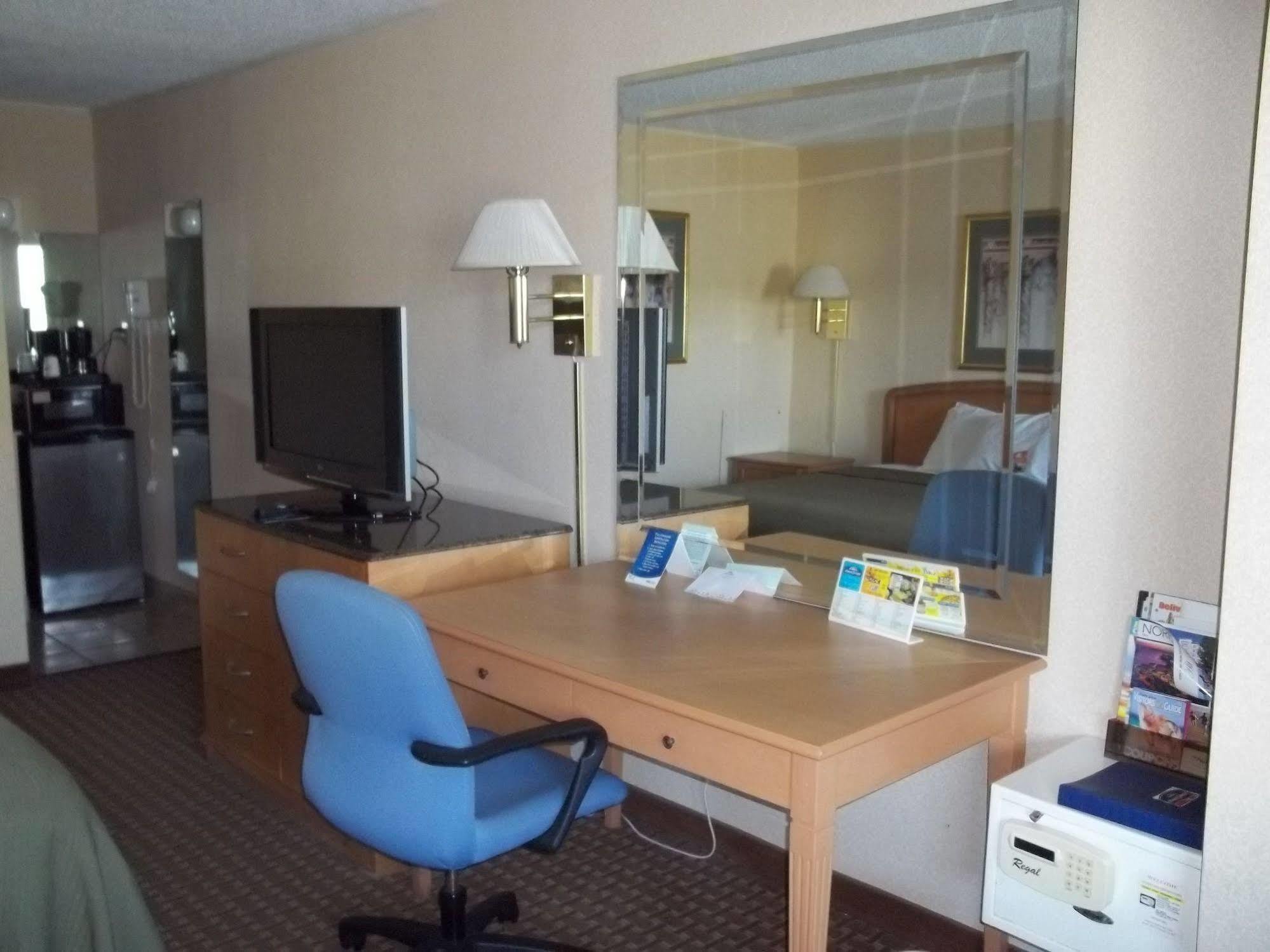 Howard Johnson By Wyndham Virginia Beach Exterior foto